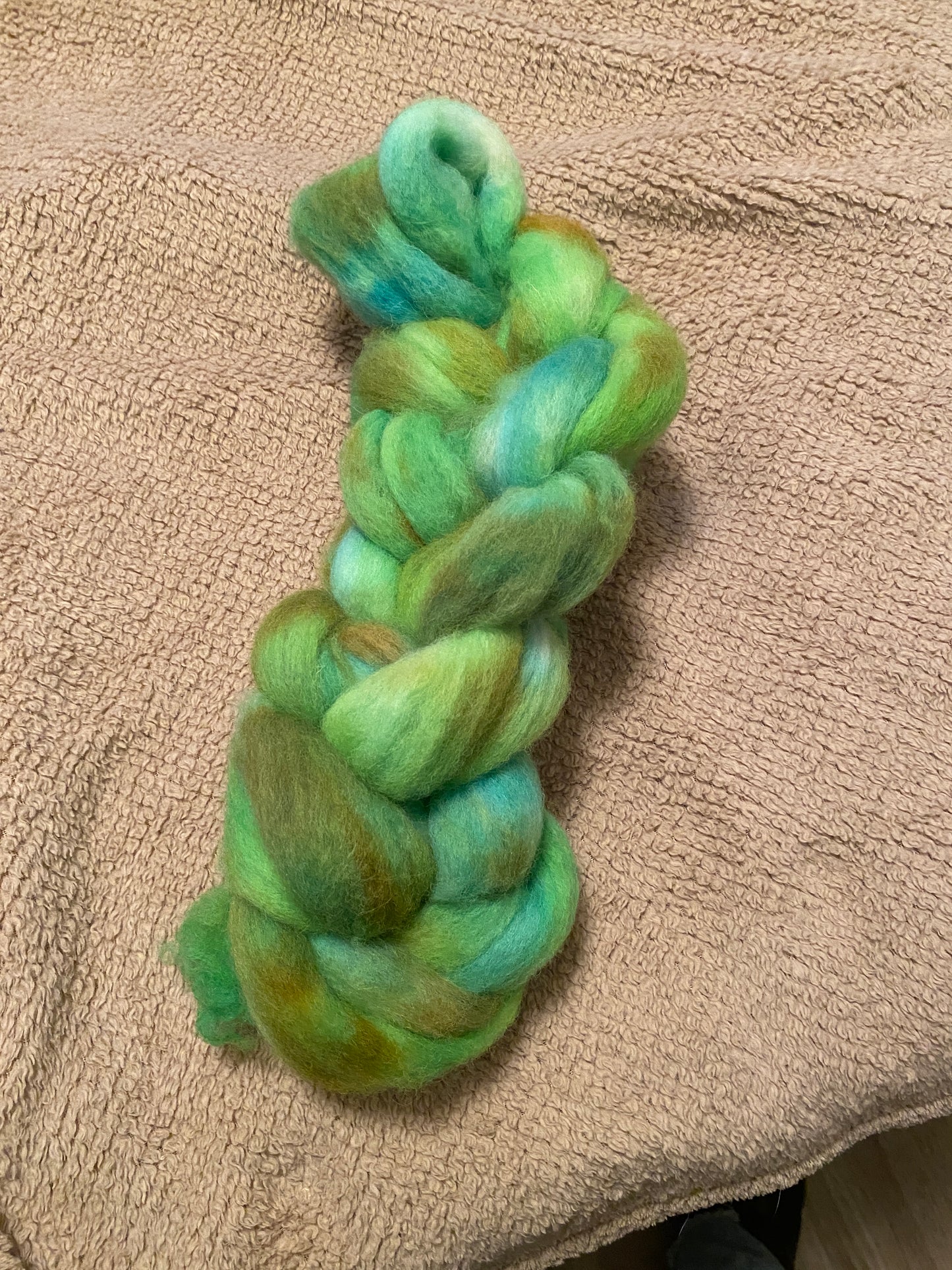 hand dyed Cheviot roving 4 ounces spinners greenblue or bluegreenbrownor orangegreen